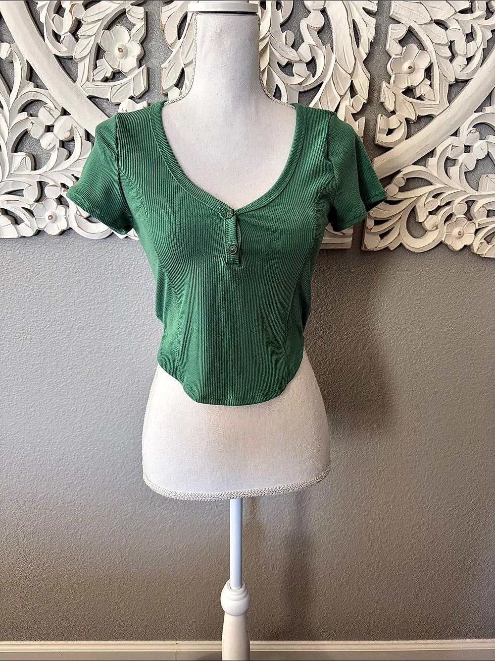 Live in the moment Green Ribbed Short Sleeve Size Medium Like New